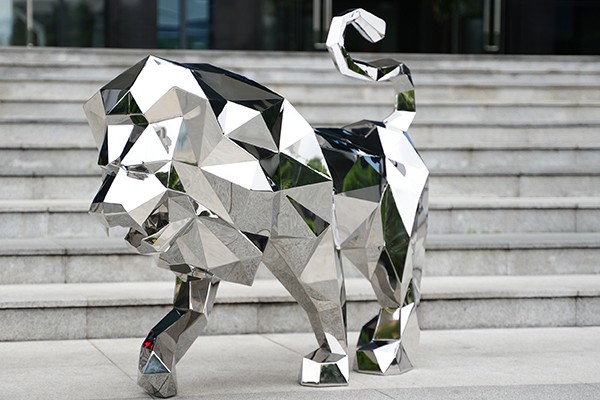 Creative steel geometrical lion sculpture for interior decoration